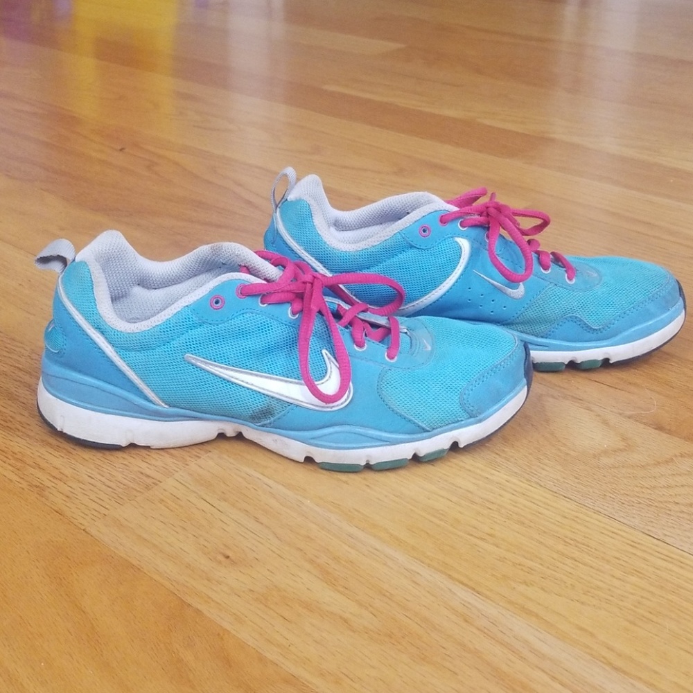 Nike Training FLEXTR Athletic Sneakers